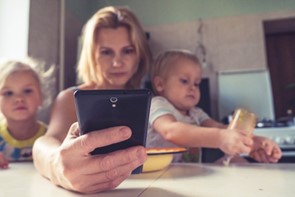 Broken connection: Smartphone use in front of your child