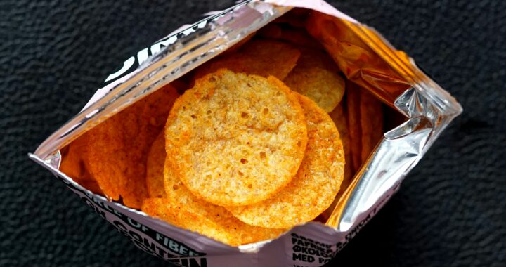 Waarom we een zak chips altijd in één keer leeg eten